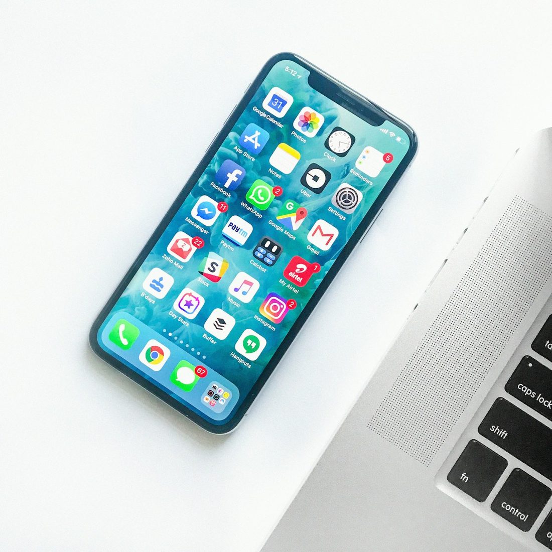 蜂鸟电竞 APP 赛程与赛事列表界面示意